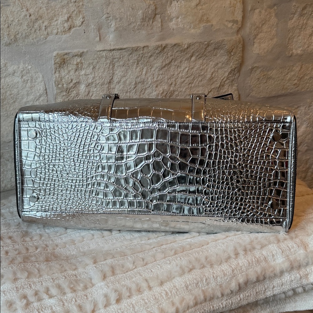 Micheal Kors- Bedford Travel Weekender Bag/ Silver Crocodile Embossed Handbag - Picture 11 of 13